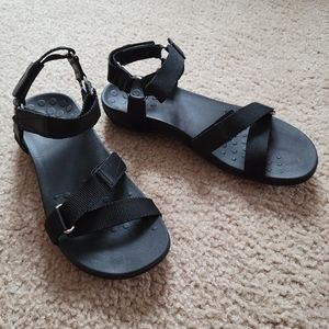 Vionic black Candace sandals sz 9